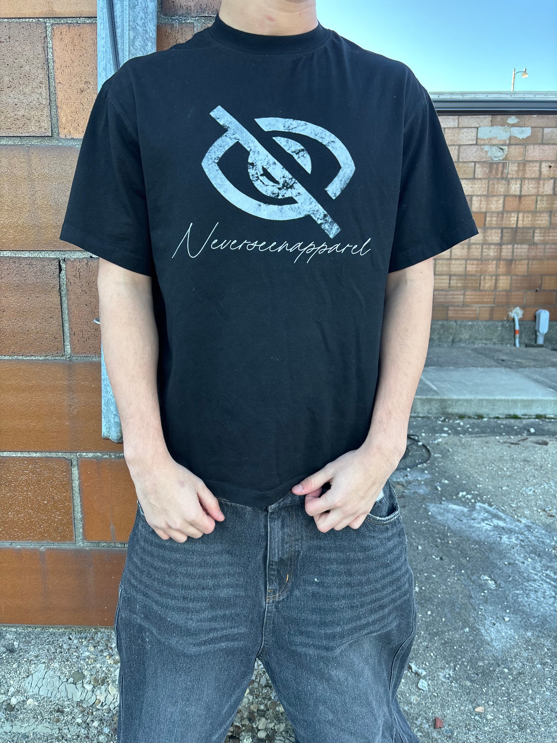 "BLACK EYE" TEE